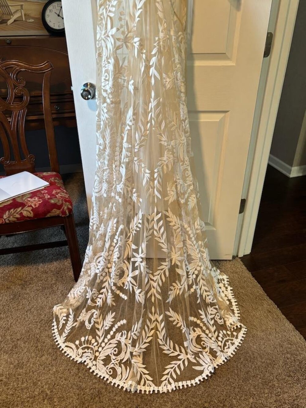 Elegant Ivory Lace Boho Women's Wedding Dress - Picture 6 of 8